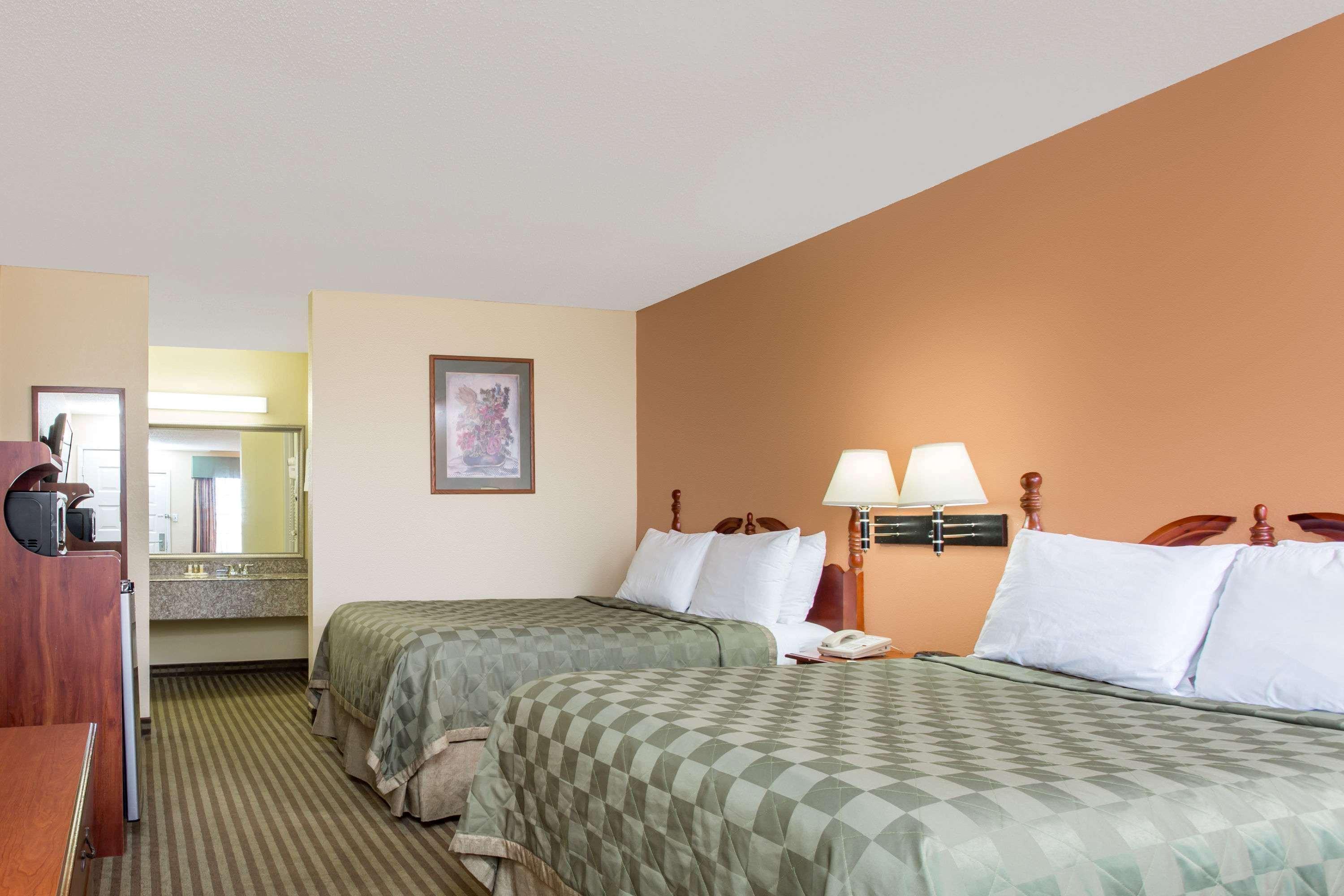 Days Inn By Wyndham Orange Exterior foto