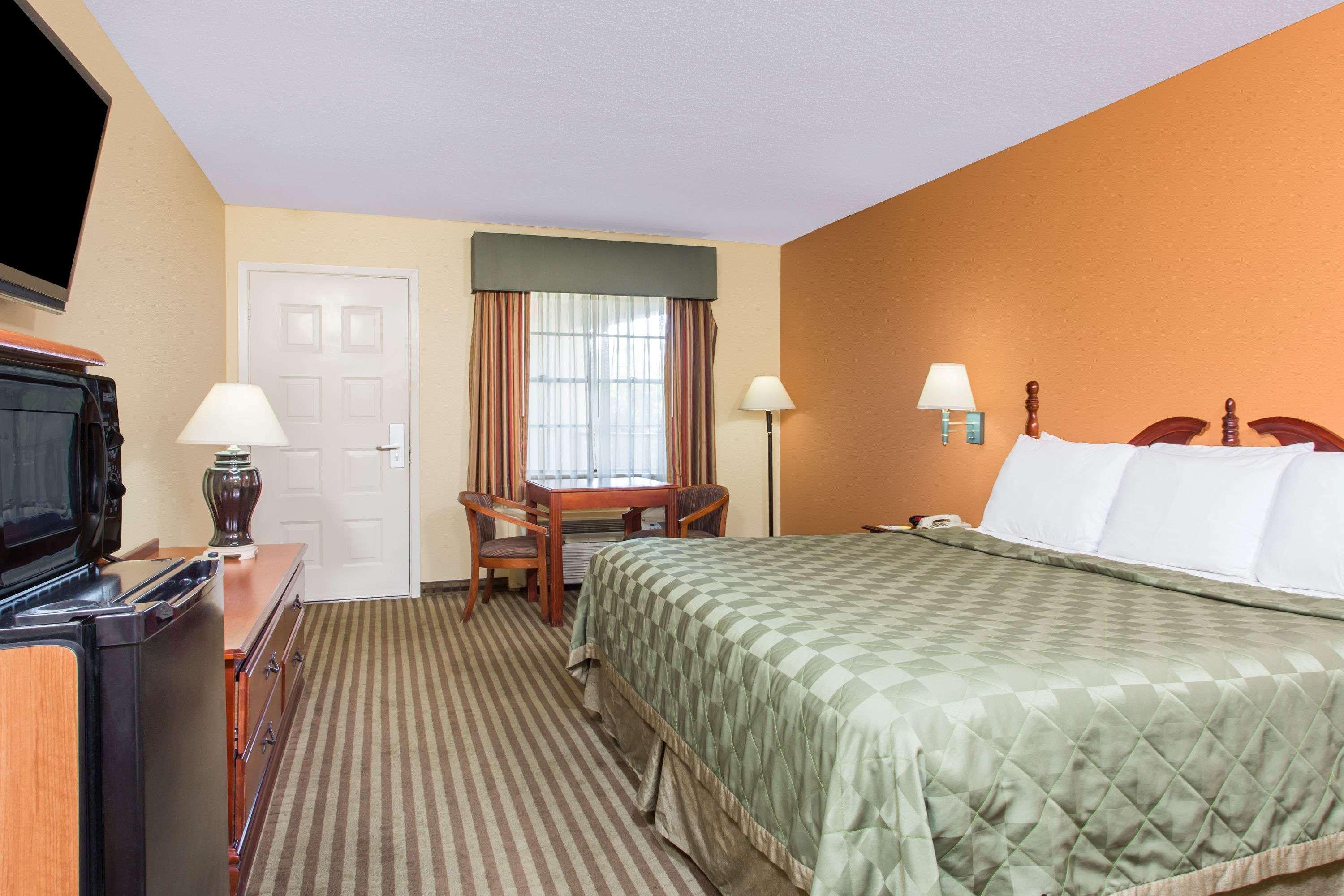 Days Inn By Wyndham Orange Exterior foto