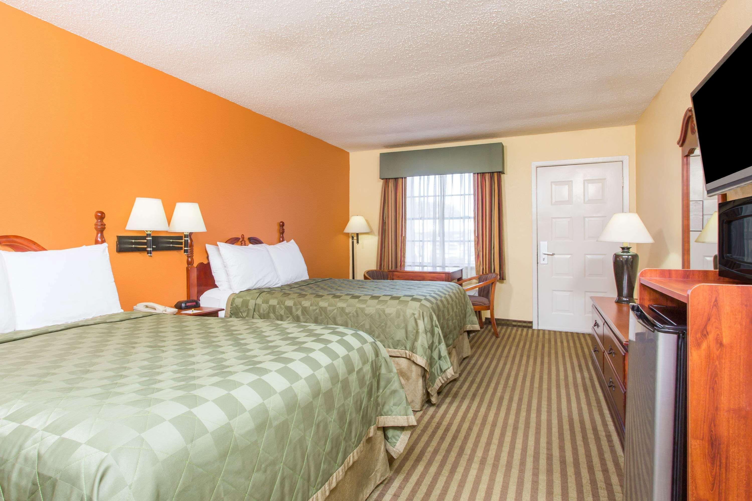 Days Inn By Wyndham Orange Exterior foto